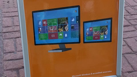 Microsoft Windows 8 Outdoor Stanchion
