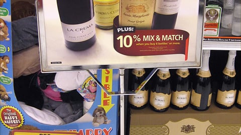 Dominick's '30% Off All Wines' Stanchion