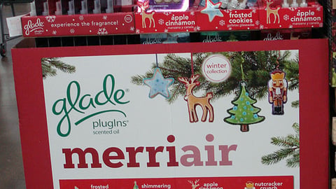 Glade 'Merriair' Pallet Display