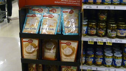 Betty Crocker 'Holiday Favorite' Floorstand