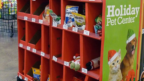Kroger 'Holiday Pet Center' Half-Pallet