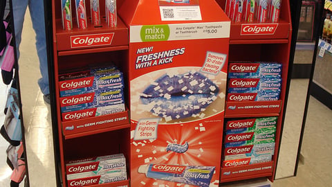 Colgate MaxFresh Endcap