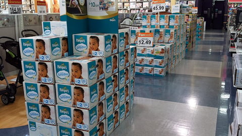 Babies "R" Us Pampers "Little Athlete" Merchandising