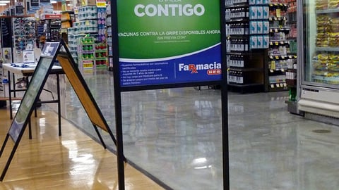 H-E-B Flu Shot Spanish Stanchion Sign