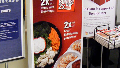 Giant-Landover 'Bonus 2X Gas Rewards' Holiday Standee