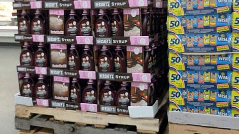 Hershey's 'Pink' Pallet Display