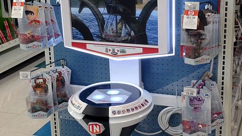 Toys "R" Us 'Disney Infinity' Interactive Endcap