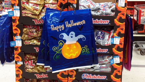 Mars 'Make Their Halloween Happy' Pallet Display