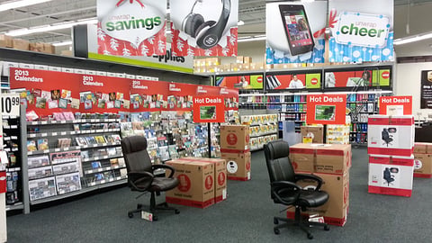 Staples Holiday Merchandising