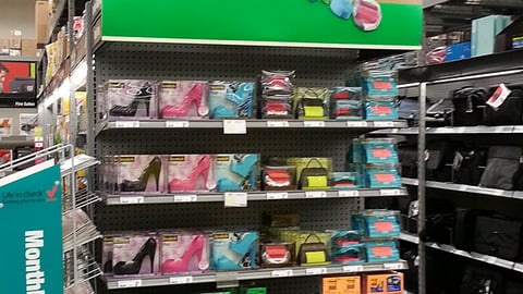 Staples 3M Holiday Incentive Endcap