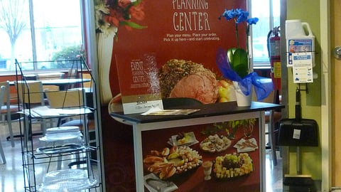 Publix 'Holiday Event Planning Center' Display