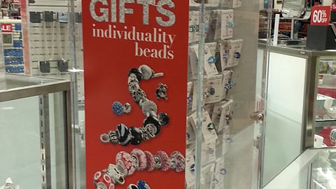 Kohl's 'Individuality Beads' Holiday Sign