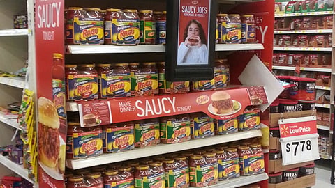 Ragu 'Make Dinner Saucy' Smart Network Endcap Display