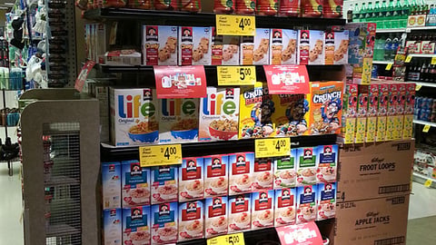 Dominick's Quaker Endcap