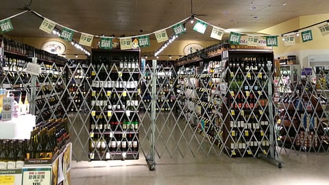 Dominick's 'Wine & Liquor' Pennants