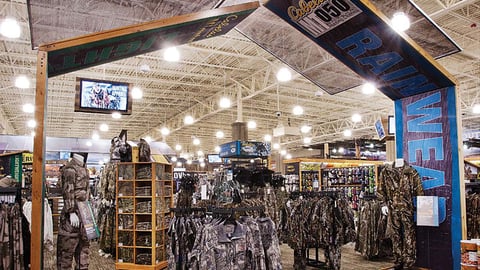 Cabela's 'Gateway Arch' Apparel Display