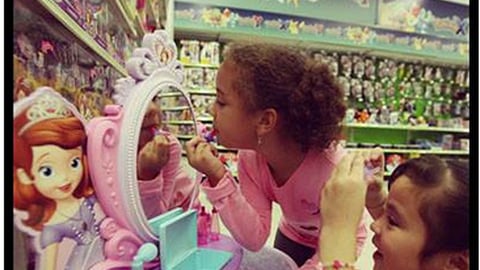 Toys "R" Us 'Hot Toy List' Facebook Update