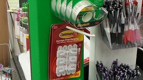 3M Staples Counter Display