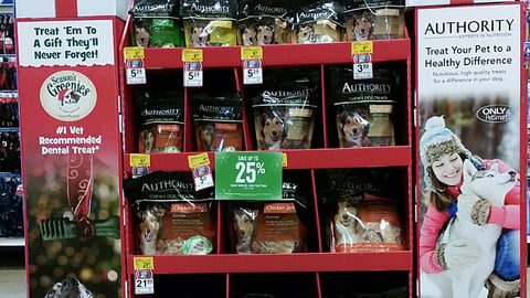 PetSmart 'Give Thanks' Pallet Display