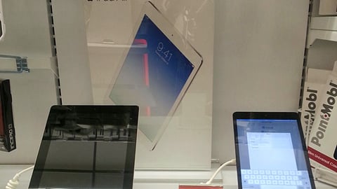 RadioShack iPad In-Line Display