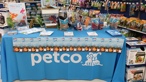 Petco 'Amazing Aquatics' Table Display