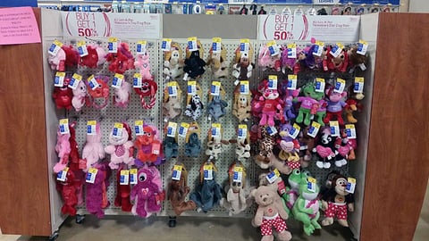 PetSmart 'Luv-A-Pet' Gondola