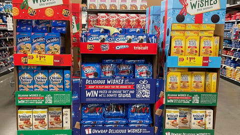Mondelez 'Delicious Wishes' Holiday Aisle Displays