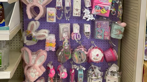 Walgreens Claire's In-Line Display